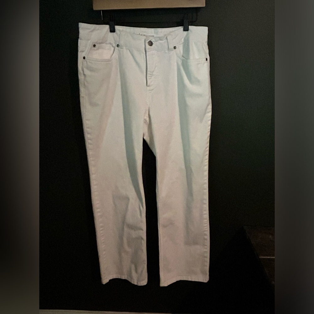 Croft and barrow women’s size 12 stretch average. Natural fit.